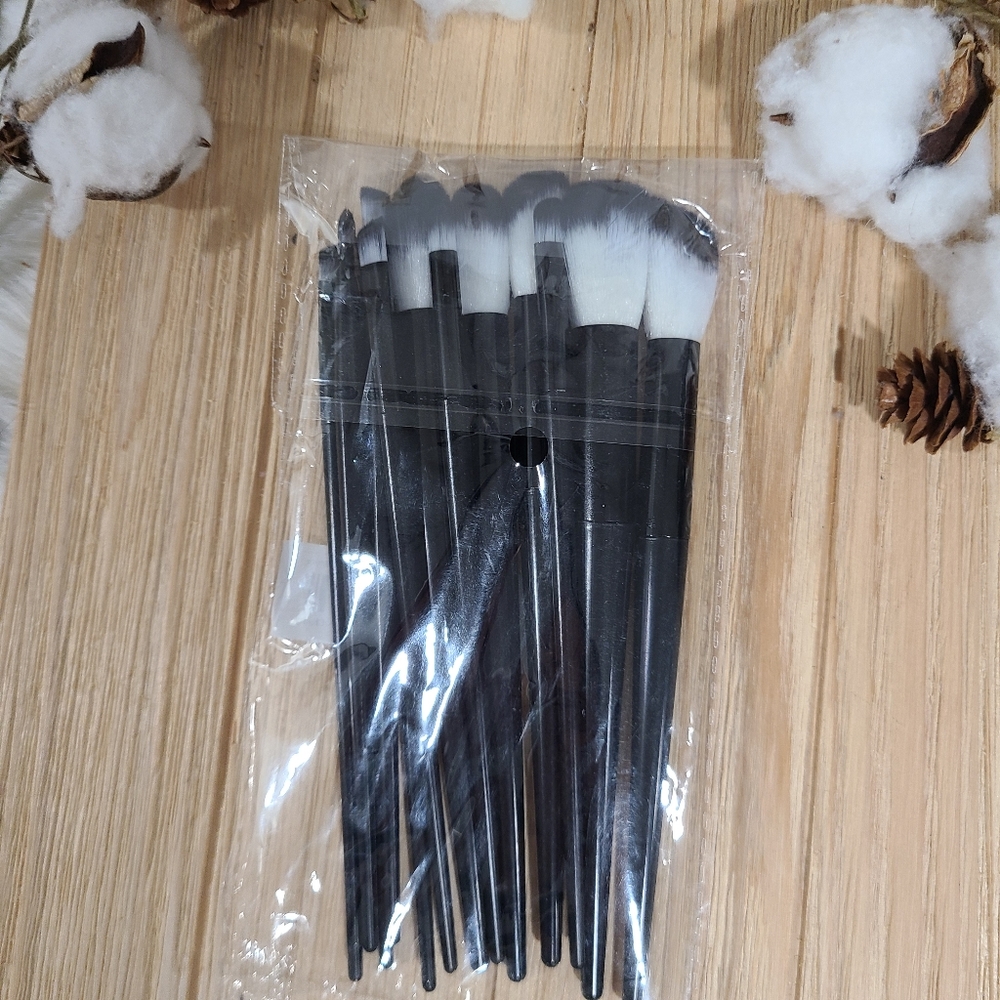 🎉🎉HOST PICK🎉🎉NEW🎉🎉 13PC BLACK AND WHITE Soft and Fluffy Makeup Brush Set - Picture 10 of 15